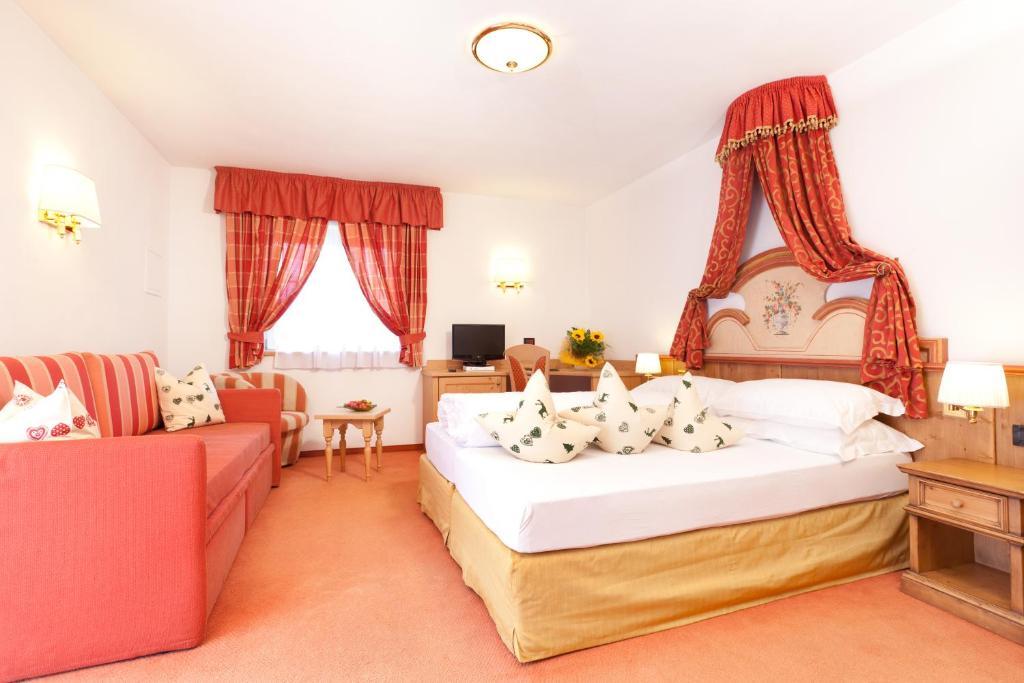 Nature Wellness Hotel Renato Vigo di Fassa Room photo